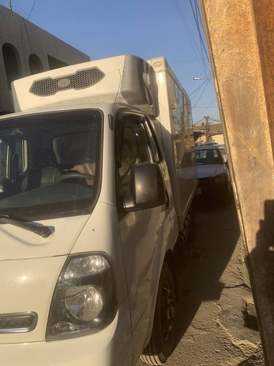 سلام عليكم مرخصة الادمن براد موديل 2015 مكينة 4000 تخم تايرات امامي خلفي جديد حدادية كهربائيات مابيهة كل نقص مكاني بغداد كرادة *********** السعر 162 وبيهة مجال حك الجية
