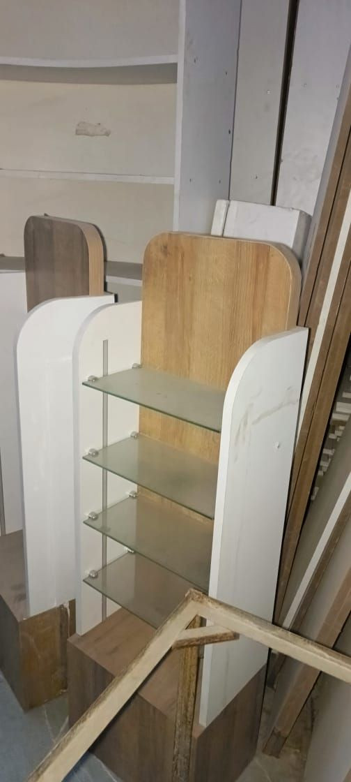 للبيع رفوف نوع خشب كتير نظاف
عدد الكبير 5 الصغير 3
اربيل ***********
