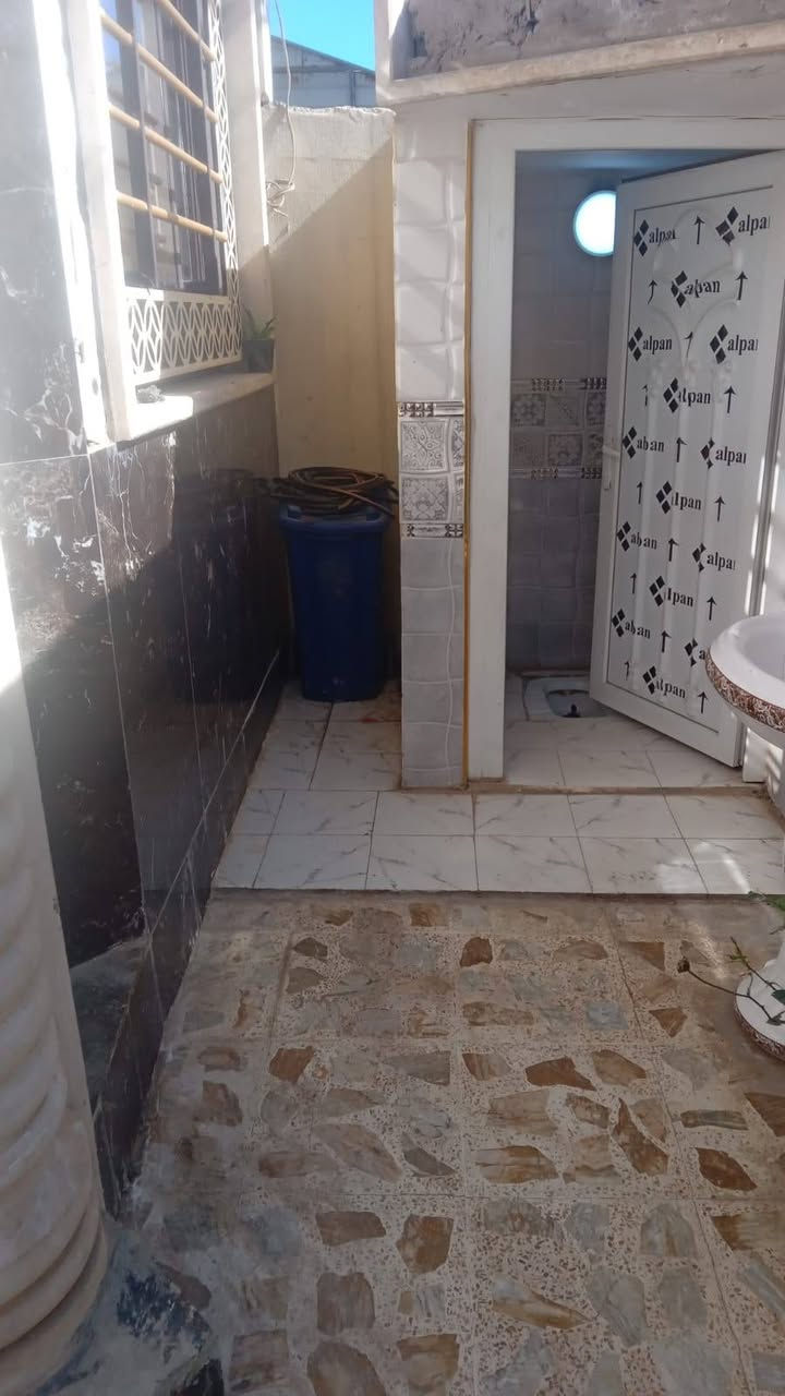 سلام عليكم
بيت بصلاح الزراعي قرب عل شارع المقبره
مساحه 155متر واجه 9ونص نزال 17ونص
طابقين 6غرف نوم سند ملك  سعر 145و بي مجال
*********** /***********
