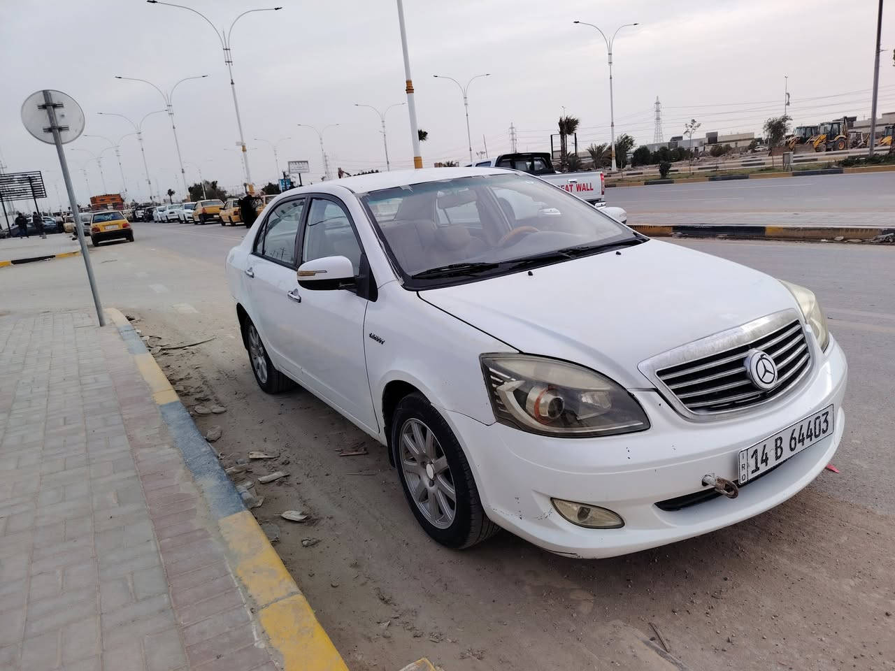 جيلي موبل ٢٠١٢
رقم بصره انكليزي باسمي
مداورها ديوانية
أو حسب بطاقة سكن المشتري 
كير محرك مكفول
كشرها نضيف ما عدا طخه بالجاملغ الخلفي
كهربائيات مكفوله
دواخل مكفوله
ممحرك شركة 1600
مكانها الديوانية الحمزه الشرقى
السعر ٥٥ وبيها مجال
وإذا مراوس حسب القناعه
***********
