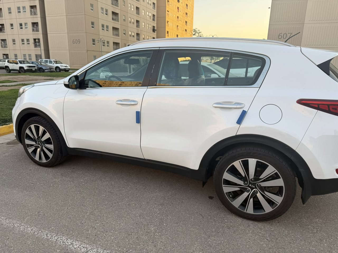 السلام عليكم

كيا سبورج 2018

خليجي مواصفات بيسك 

السياره جاهزه 

حساس امامي خلفي 

كامره خلفيه 

تخم اطارات بلباكيت 

مري شفط 

بيه باب بارد وباب صبغ 

ماشية 78

السعر 166 

الرقم ***********
