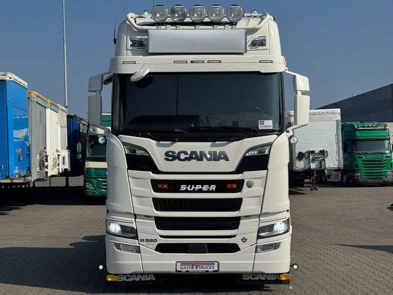 Scania R580 V8
سنة الصنع 2019
كيلومتر 712340 كم 
ناقل حركة أوتوماتيكي 
قوة المحرك 580 حصان 
نظام المحور 6x2
رتايدر كامرة حساسات ثلاجة 
كفالة عامة 
السعر 530 ورقة 
شامل نقل وكمرك


**إذا كنت صاحب هذا الإعلان وتريد حذفه لأي سبب، رجاءا أرسل رسالة إلى الدعم الفني**