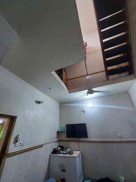 سلام عليكم ١٥٠ متر مبنيه مشملين واحد ٥٠ متر والثاني ١٠٠ متر طابو صرف شارع  ١٠٠تجاري  بنيان درجه اولى  صب الميه و٥٠ متر عكاده  حاليآ هاي صور فقط ال١٠٠متر السعر اكلي ٢٠٠وعشره  مليون وبي مجاله قليل 
موبايل بي واتساب ***********
