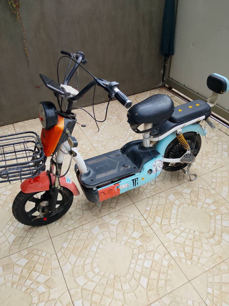 پاسکیلی شەحن کارەبای وگچی تایەکانی بێ عەیبەبەس پاترێکەی زەعیفە شەحنی لەگەڵە مەزبوتەبۆسعرەکەی 60هەزارومەعامەلەبۆپەیوەندی *********** السليمانية, العراق
