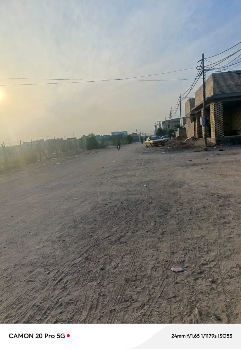 دار للبيع  او مراوس بيت مجعع أميرات ثانيه مساحه ٢٥٠مجمع بيتي السكني #الثاني فئة 
 طابور صرف بسمي لا راجع للشركه ولا مستثمر  
المساحة 200 متر موقع الدر تجاري على شارع سنتر  ٢٠ متر يعتبر اول بيت على خريطه على حديقه   ثاني بيت  عن ركن.يحتوي على حديقة ١٠٠ مسيجا 
 مقابيل الدار  مدرسه حكوميه + سنتر يوسف +مدرسه يوسف اهليه+   مجمع يوسف 
موقع مميز جدا
يبعد٥٠متر عن شارع المجمعات مقابل الأميرات الثانية
تأسيس كهرباء نظام بوري 
عدد الغرفه٢
مساحة الواحدة 4×5

#أستقبال
#صاله مفتوحة على مطبخ بارد
#مطبخ حار+ بارد 
#صحيات عدد
#بلكونات عدد 2
للإستفسار الإتصال  ***********
