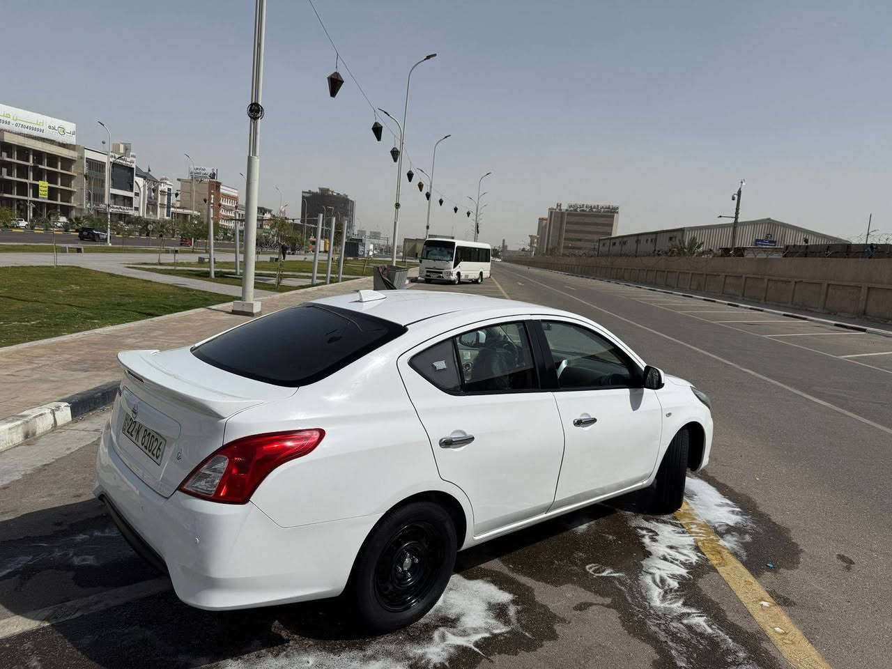 السلام عليكم نيسان صني هندي موديل 2024 ماشيه 148 الف السياره بيها صبغ نص باب العبري الأمامي السياره جاهزه من كلشي السعر 118  عنوان السياره البصره رقم التلفون ***********
