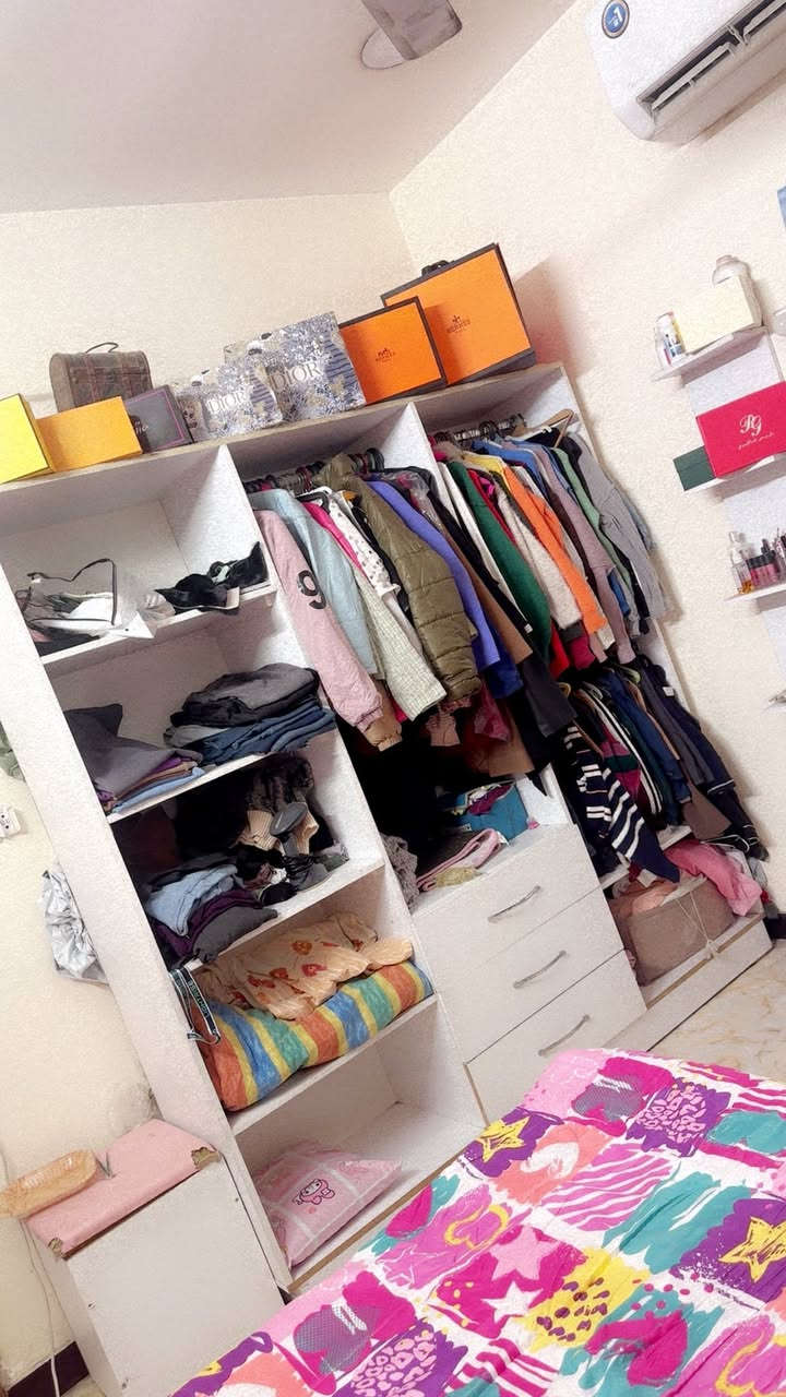 غرفه متكونه من
جرباية نفر ونص وبيه خزان و مجرات
 وكومدي بي مجر
كنتور 3ابواب خشب عراقي
مرايا انارة كاملة مع رفوف
مكتبه
وسعر خاص
مكاني سيدية
غرفه خشب عراقي تفصال


**إذا كنت صاحب هذا الإعلان وتريد حذفه لأي سبب، رجاءا أرسل رسالة إلى الدعم الفني**