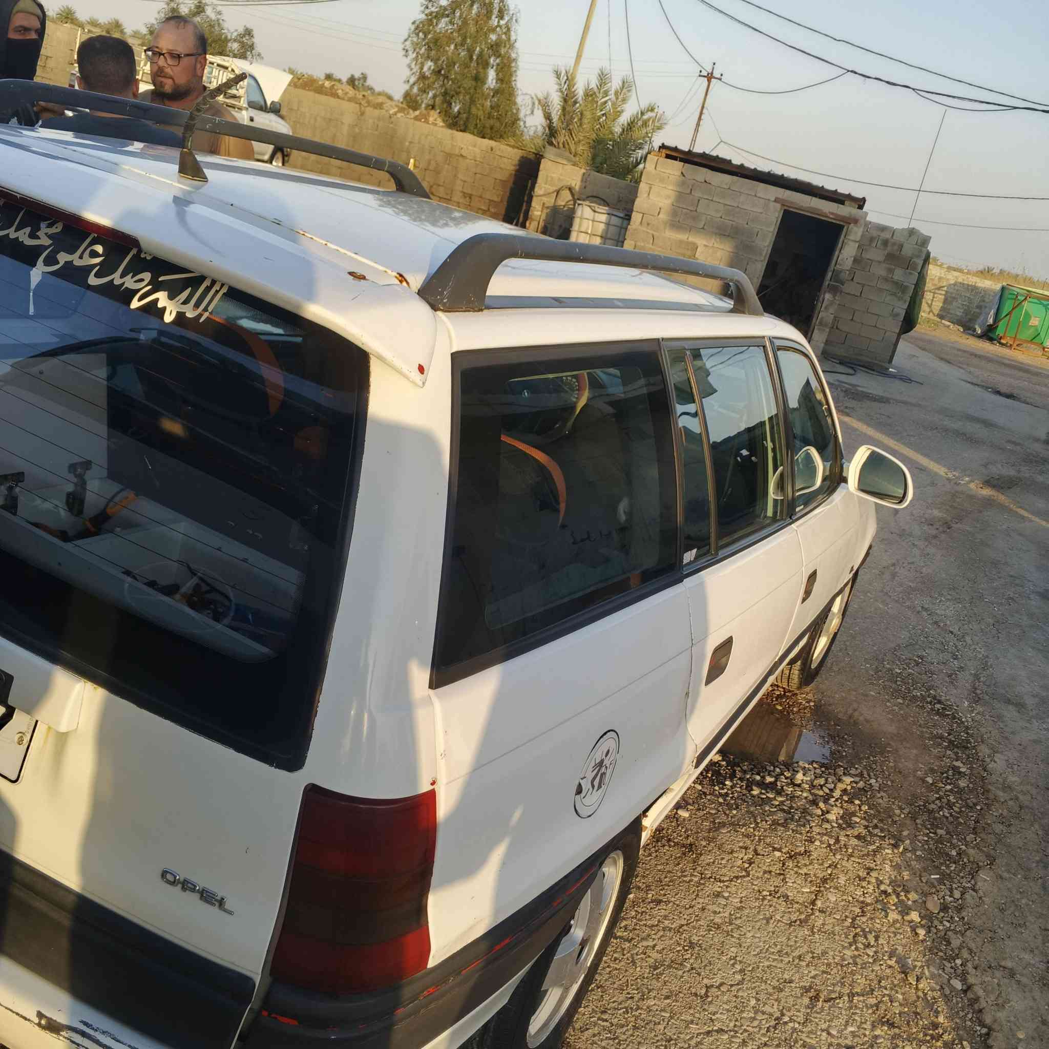 سياره اوبل استرا موديل1993سنويه جديده باسمي رقم بغداد سياره كامله سياره خليجي 
ابو الايرباك سياره خير من الله رقم الهاتف ***********
السعر50بيه مجال بسيط.......
