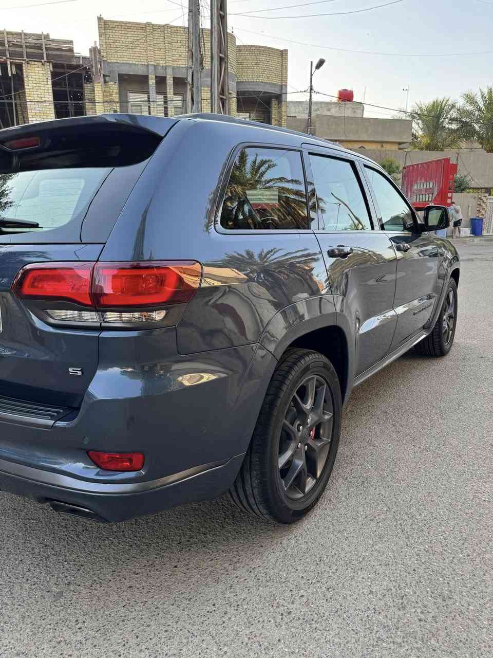 جيب شيروكي موديل ٢٠٢٠ فئة / S فول موصفات رادار امامي ماشية 60 الف مايل مكفوله من الصبغ والتبديل فقط بارد بالجاملغ الامامي الايمن مقدار اصبع مكان السياره بغداد للسعر وتفاصيل اكثر الاتصال رقم موبايل ***********
