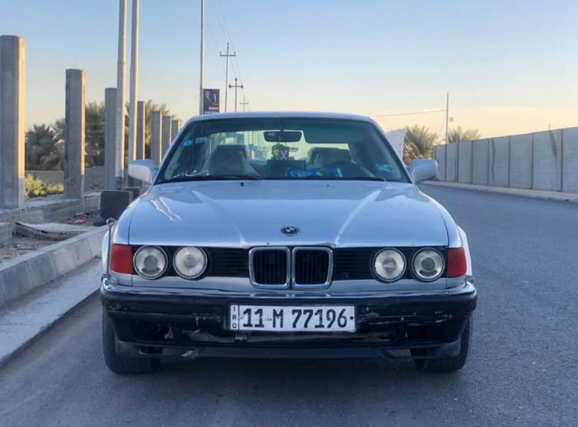 BMW
لون سلفر
موديل 1992 
محرك 6سلندر. 3.5
بدون ضربه صبغ عام للجمالية فقط
رقم بغداد جديد سنوية للـ 2027 باسمي تحويل مباشر
صدر مشتغله جديد 
تخم تاير نص عمره
محرك مكفول 
گير گصه  شاده جديد
كهربائيات كله شغاله 
تبريد شغال تاسيس جديد وكمبريسر جديد
للاستفسار التواصل واتساب واتصال
***********
