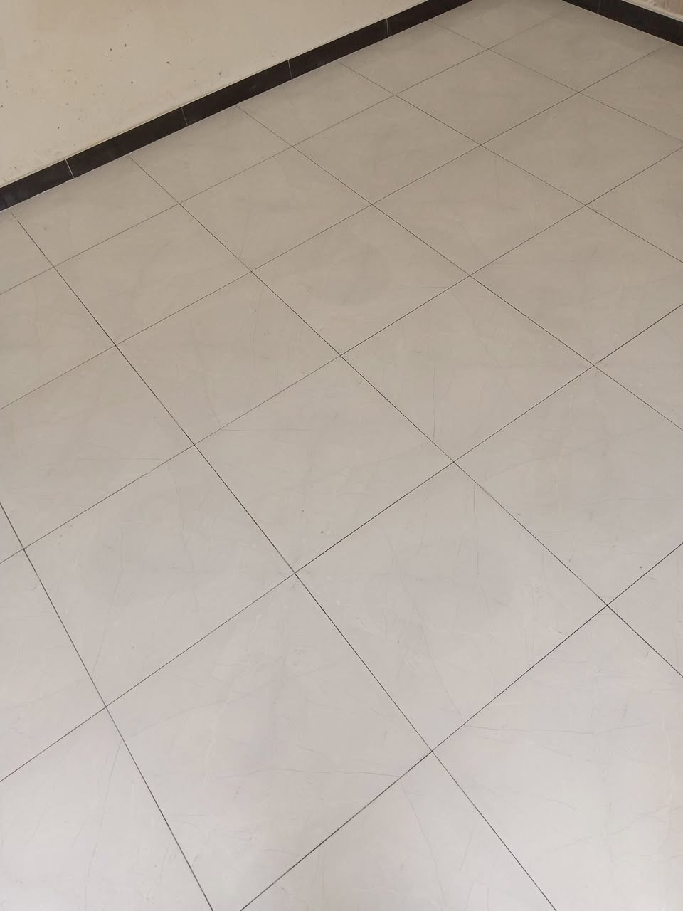 السلام عليكم خلف سيراميك او بورسلين متفرغ حاليين أو هذا رقمي ***********
