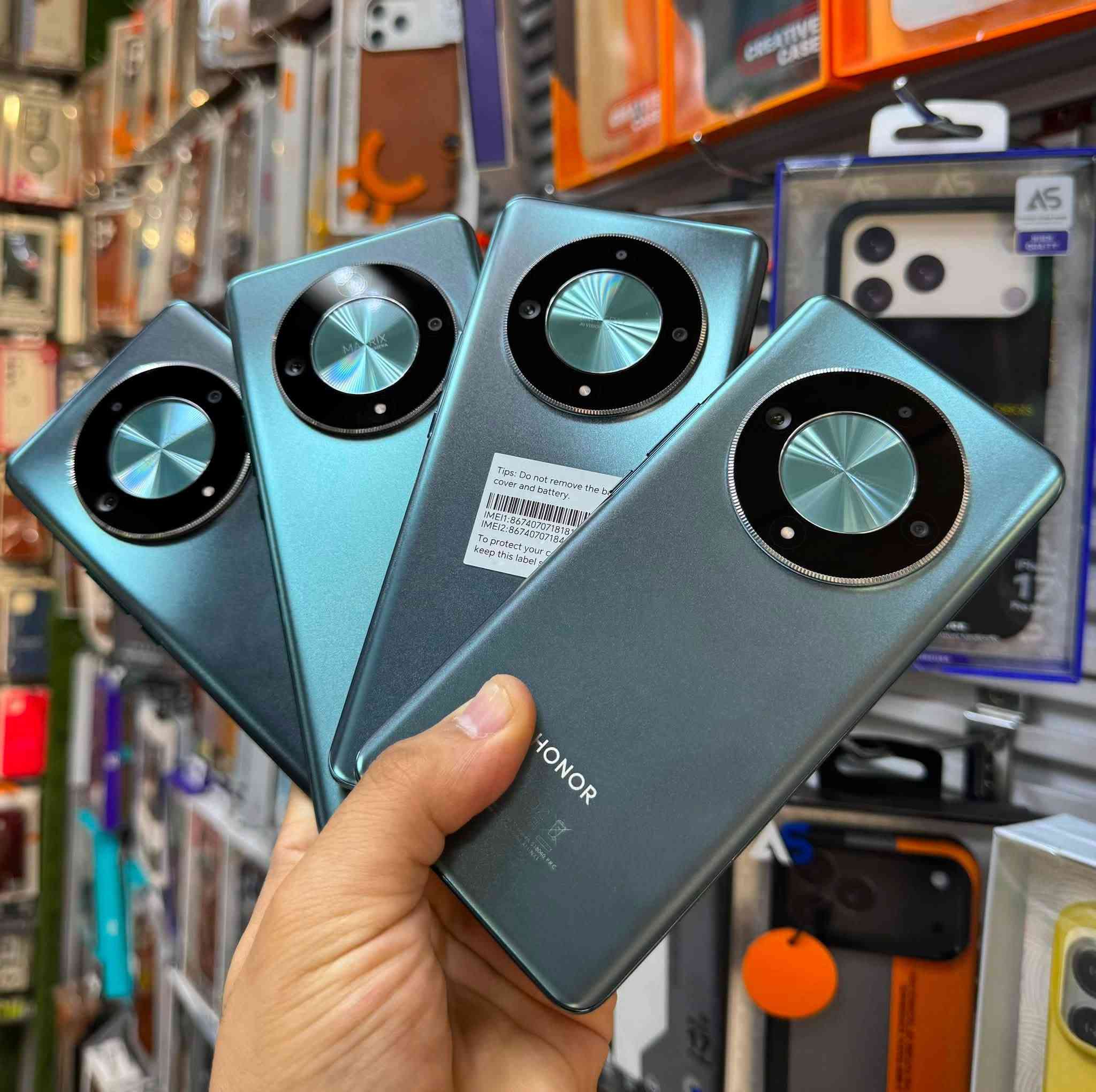 HONOR Magic 6 Lite
مســــــتخدمات النضافه 100 

فقط شاحن مع كل جهاز الكميه محدوده 

الســــــعر 🔥 300 الف 🔥

المواصفات 

الشاشـــــة.6.78 بوصة - 120 هرتز - AMOLED
الـــــذاكره .256  جيجابايت الـرام8 جيجابايـــت
الكــــاميـــــــرا.108 + 5 + 2 ميجـــــابكســـــل
المعالج.Snapdragon 6 Gen 1
البطارية.  والشحــــن السـريع5800 مللي أمبير 
- 35 واط

لطـــــلب واتساب فقط لــطفا 
***********

العنـــــوان 
………………
واسط - الكوت - المشروع - مقابل جامع الناصر
