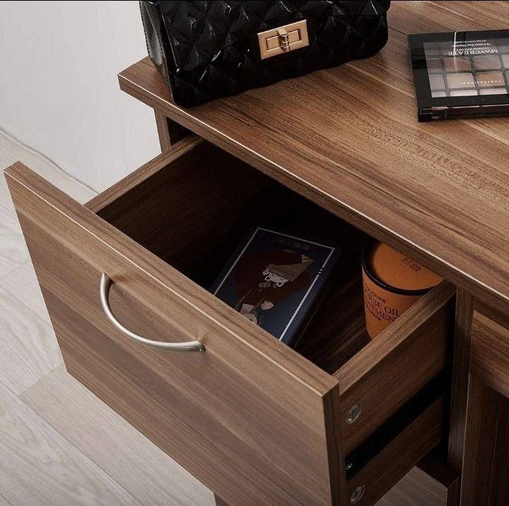 ✅️🔥تخفيض بسعر الجملة🔥 ✅️
🔥ميز مكتبي  جودة عالية امريكي 🔥
🔴اللون جوزي 
🔴خشب mdf 15 mm جودة عالية
🔴القياس بالصورة

✅️السعر 60الف والتوصيل مجاني


**إذا كنت صاحب هذا الإعلان وتريد حذفه لأي سبب، رجاءا أرسل رسالة إلى الدعم الفني**