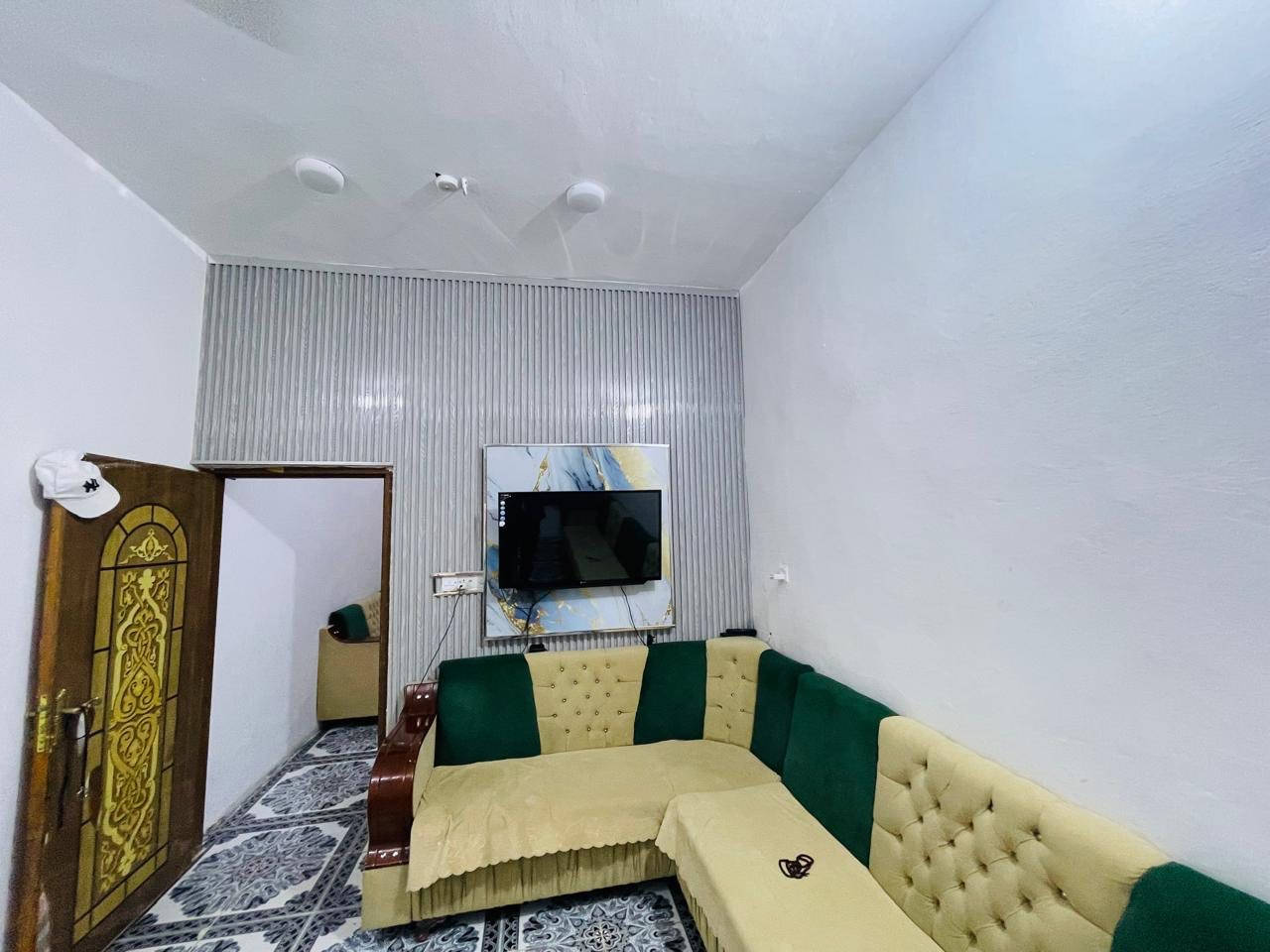 ⭕️مشتمل للبيع 🏡🏡🏡🏡🏡
🔷طابو صرف 🔷
🟩طابقين بناءً جديد 🟩
🟦الموقع جيد جداً 
دور الري على الساحة 🟦
◾️المساحة100متر الواجهة5ونزال 20🔳
🟥الطابق الارضي استقبال وصالة المطبخ مجمع صحيات 🟥
🟩الطابق الثاني غرفتين 🛌 نوم وصالة 🟩
وبيتونه على الطابق الثالث ⭕️⭕️⭕️⭕️
🟩الاستفسار مراجعة المكتب🏘️
📞عقارات بلدروز مكتب الجوهرة   
📞📞📞📞
☎️***********☎️
☎️***********☎️

