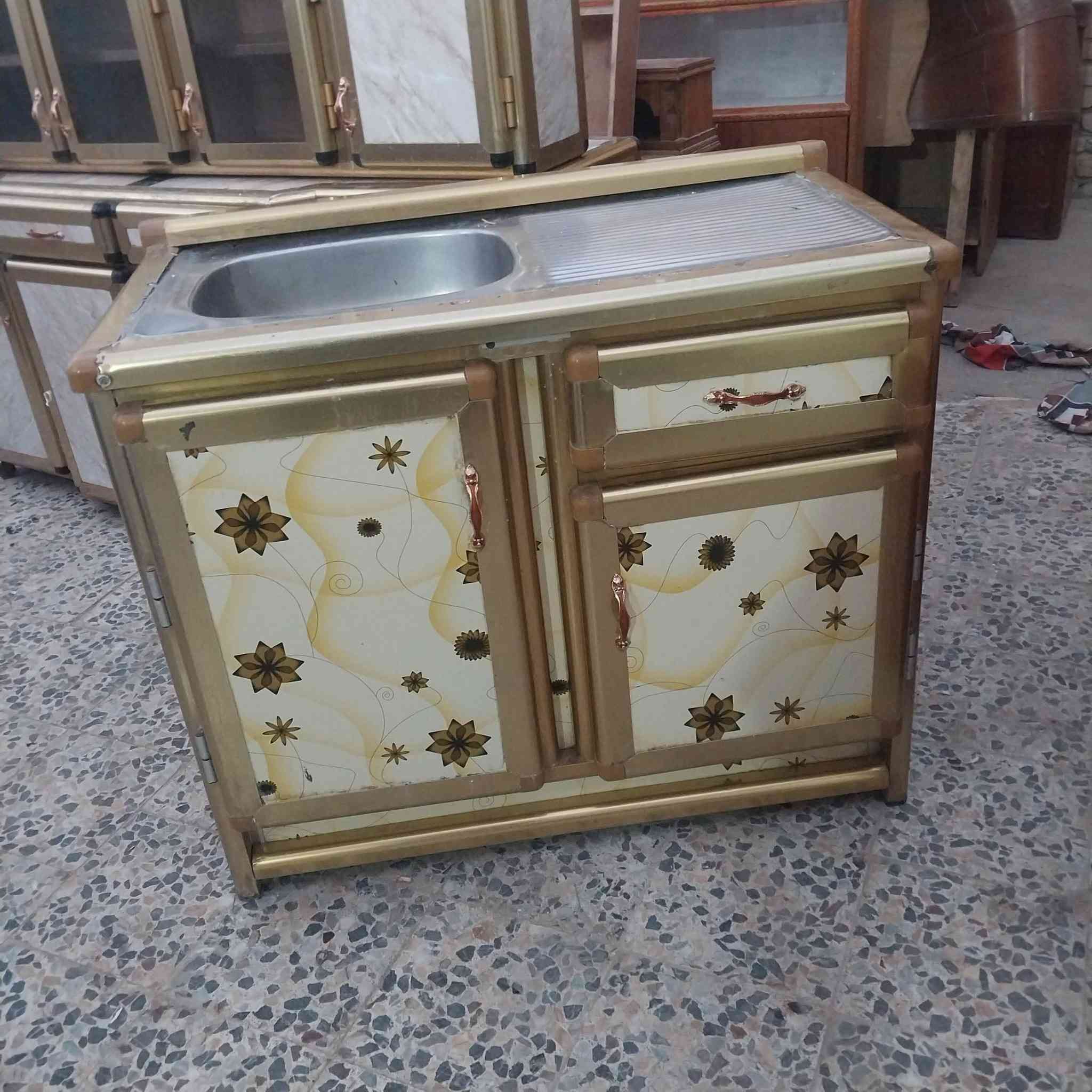 للبيع كاونتر مترين وسنك متر جديد سعر قفل ٢٠٠ ستفسار ***********
