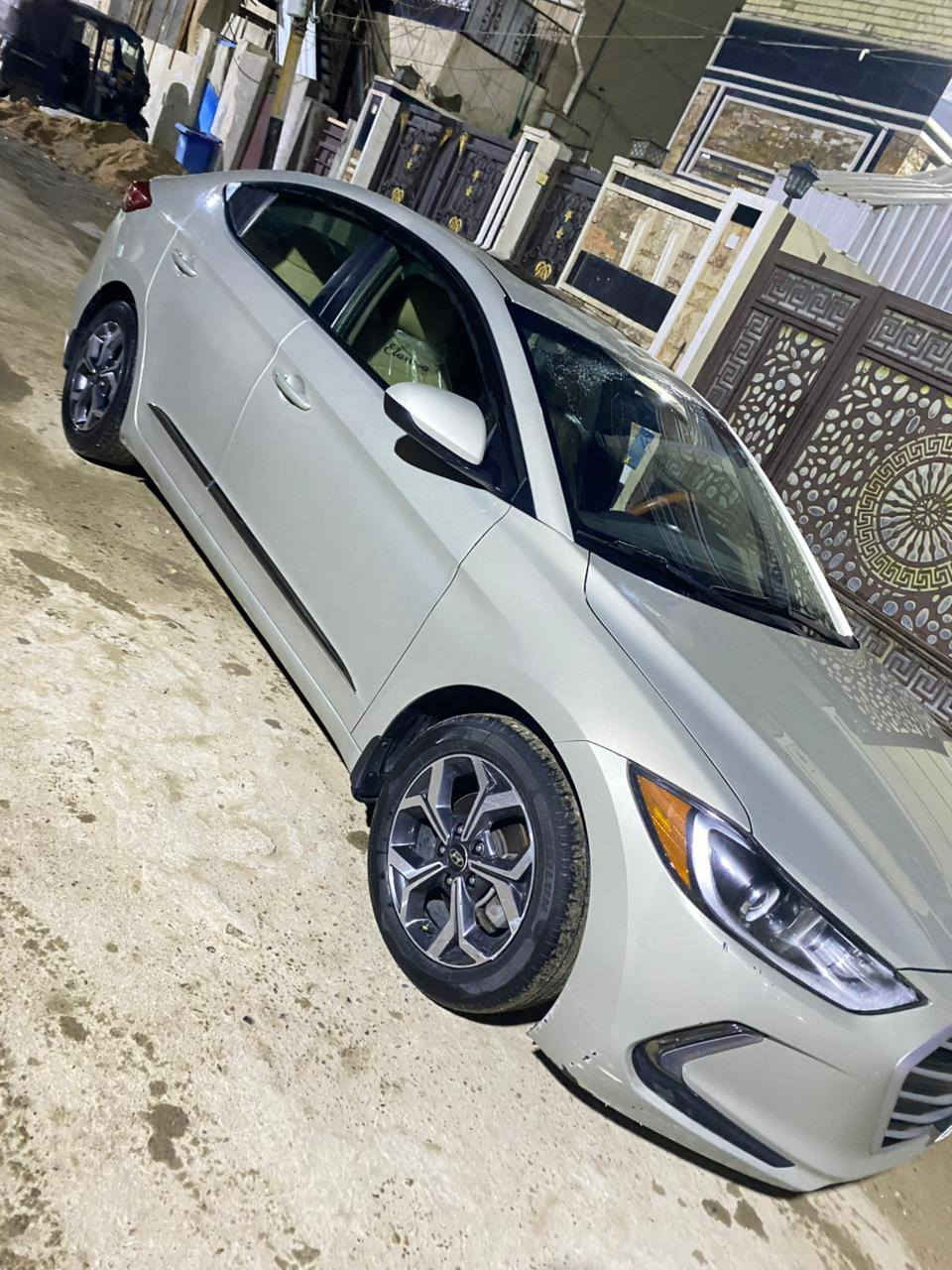 سلام عليكم النترا موديل ٢٠١٨فول مواصفات محرك ٢٠٠٠دوش حادث فقط صندوك وجاملغ الأيمن بس صبغ السعر ١٣٨ وبيها مجال ***********
