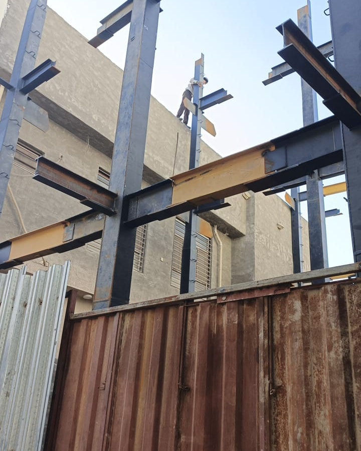 بنايه من ست طوابق بنظام ال steel structure 
منطقه الروظتين 
بواقع شقه في كل طابق ....مساحه شقه 120
مستعدون لتصميم وتنفيذ كافه الأعمال الفولاذيه مع كوادر متخصصة ..
تصميم انشائي...معماري ...ميكانيكي..كهربائي
المهندس حسنين الطباطبائي ***********
