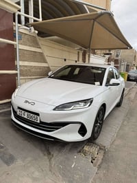 BYD سيل 6  موديل 2025 زيرو ابيض  ماشيه1400  فقط  رقم بغداد لون ابيض كف...