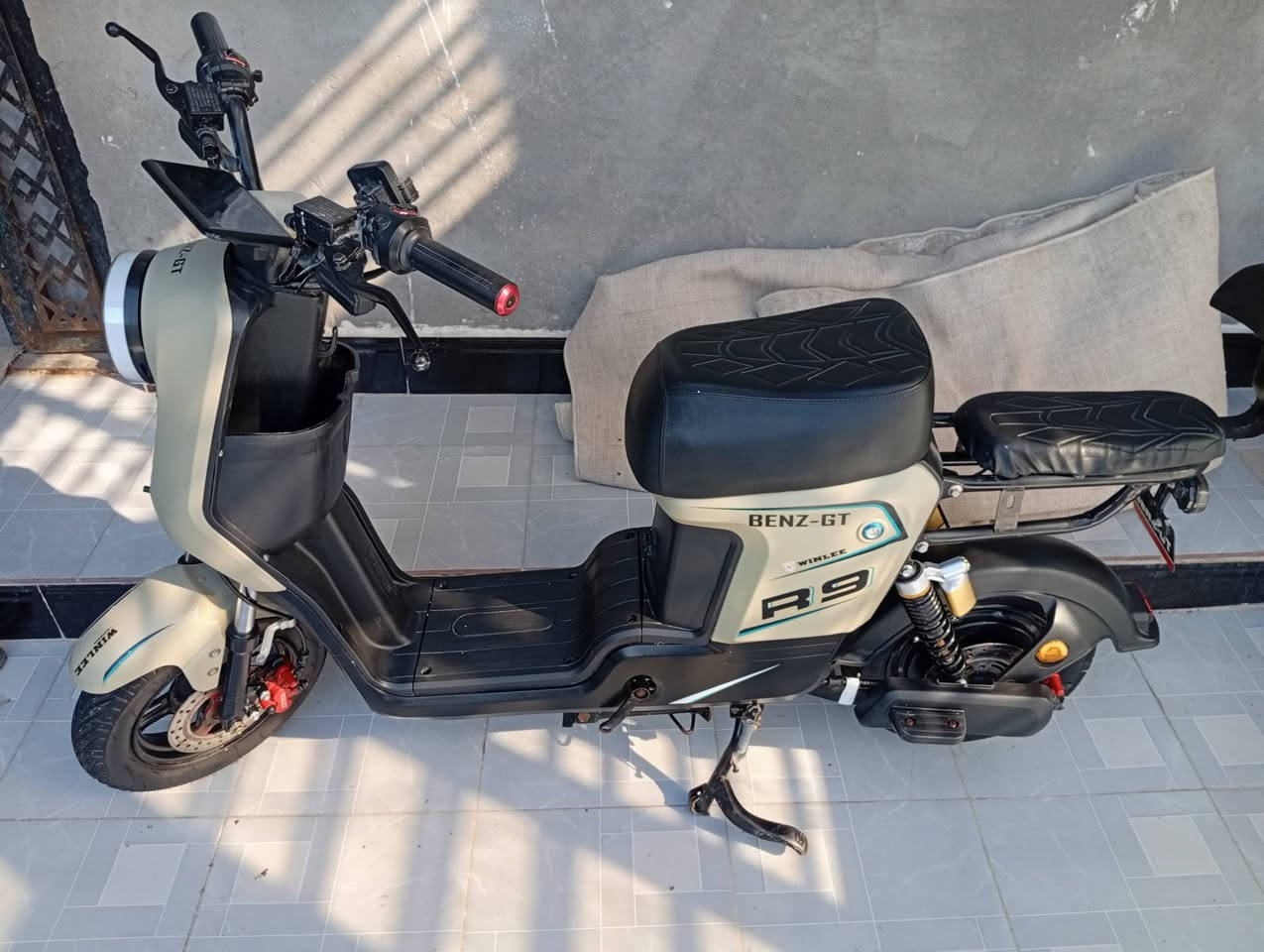 دراجه ار 9 مديل 2025دارجه نضيفه شحنه تمشيك 40 كيلو ملف 1200 بطاريات خمسه سعر 450 وبيه مجال وتساب***********
