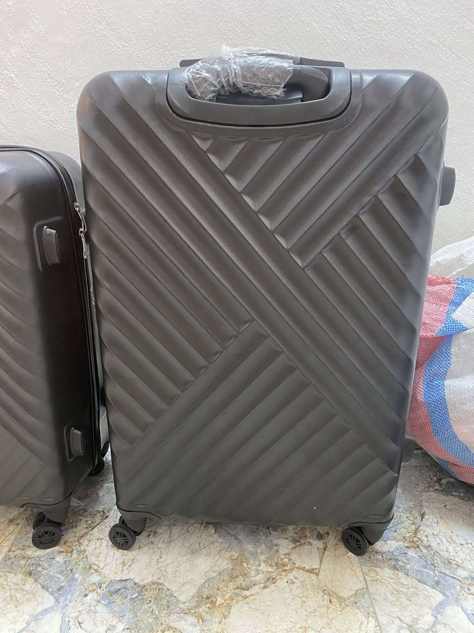 سيت جنط متكون من 3 قطع
القياس 70 و60 و50
السعر 95


**إذا كنت صاحب هذا الإعلان وتريد حذفه لأي سبب، رجاءا أرسل رسالة إلى الدعم الفني**