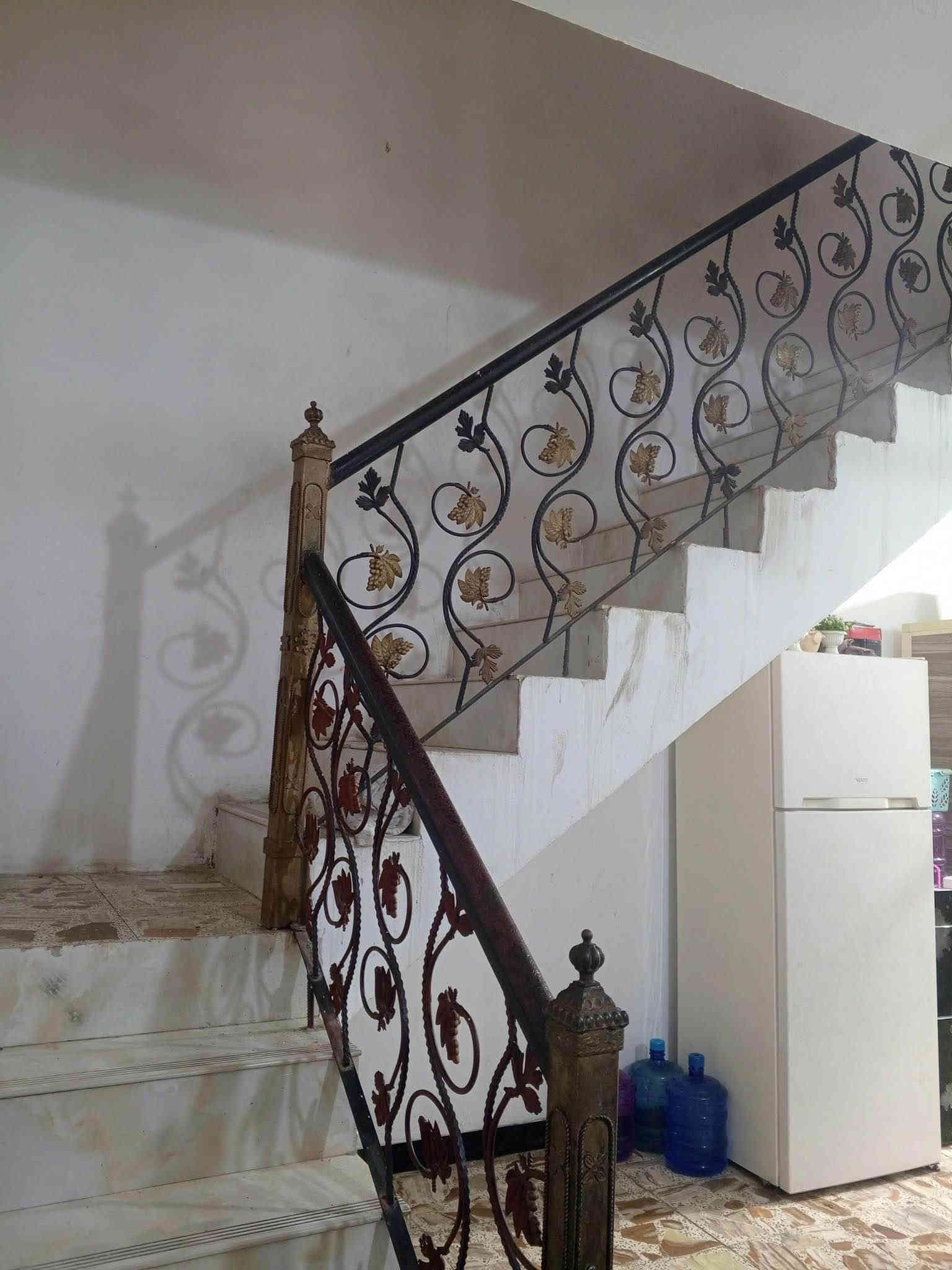 السلام وعليكم بيت البيع مساحه ١٢٥وجهه٥ يتكون من حوش وتواليت خارج وستقبال وحوالي وغرفه وفوك غرفه ماكامله وبيتونه جبيره وسطح العنوان بوب الشام  زراعي بيت ضيفان بدايه الزراعي مقابيل اسواق ابو عبدالله السعر ٦٥وبي مجال بصيط وهذا رقم التلفون الاستفسار اكثر *********** بغداد
