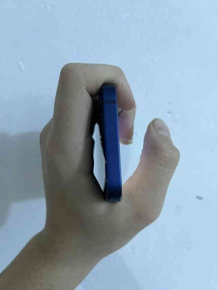 سلام عليكم 
١٢ ميني جهاز نضيف بطاريه ٧٣ ذاكره ٦٤ جهاز مامبدل بي شي ولا مفتوح بس فطر بلضهر خفيف محدث ٢٦ سلاسه فول جهاز مخلي بس مال اتصال مخلي بي سمكرت لل اتصال بس فيس ايدي شغال كلشي شغال سعره ٢٧٥ وبي مجال للطيبين متواجد واتساب ***********
