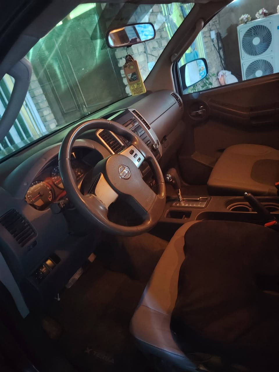 السلام عليكم نيسان اكستيرا ٢٠١٢ وارد أمريكي بيها الجاملغ الأمامي الأيمن حادث من امريكا والباقي مكفوله كفاله عامه ماشيه ١٢٧ الف السياره جديده بمعنى الكلمه فورويل رقم واسط السعر ٩٠ ورقه وبيها مجال
***********
***********
