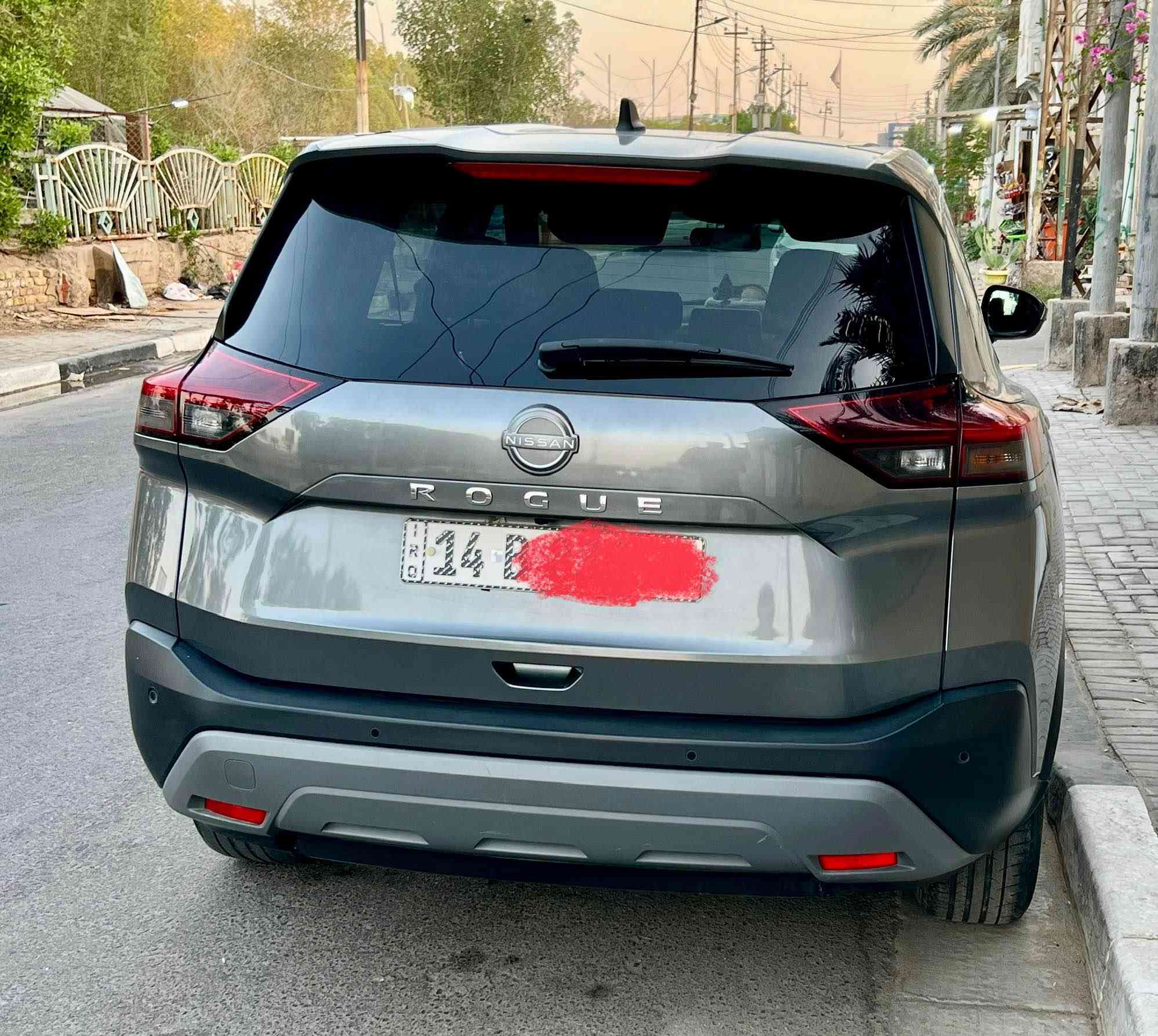 بسم الله الرحمن الرحيم 
السلام عليكم 

سياره روج 2023  فئه S  للبيع او للمراوس حسب الرغبه 
وارد امريكي 
رقم بصره انكليزي وهزه جديده بشهر الخامس 
فحص وهزه جديده 2025-2026

محرك 3بستن  1500تيربو   
تو ويل 
گير ومحرك بلادي شركه 
اللون رصاصي 
المواصفات :-
بصمة تشغيل 
تشغيل عن بعد 
ويل 17 بلادي 
حساسات جميع الاطارات 
دشبول لونين جلد 
تدفئه تبريد ثلج قطعتين 
كشنات مخمل اسود  
بك لايت لد 
لد امامي 
لايت 4 عدسات زنون 
رسالة ترحيب 
تحكمات استيرن 
شفتات ستيرن 
حساسات خلفيه وجانبيه 
رادار جانبي 
اوتو هولد 
تحديد مسار 
قياده ذاتيه 
اوتو ستوب توقف ذاتي مساعد بريك 
تحديد سرعة 
شاشه اوتو كار 
گيج اليكتروني   
هندبريك دگمه 
مودات قياده 
نظام ايكو وسبورت ونورمال
اوامر صوتيه 
وربط نقال على شاشه 
سماعات دجيتال 
حساس اطارات (التاير )
عداد المسافه 55 الف كيلو
ملاحظة :- 
حادث سطحي  بالچاملغ الامامي عكس السايق والباب و موجوده صور الحادث والبنيد مبدل بسبب خدش مبين بالصوره 
السعر 159 ورقه وبيها مجال قليل 

وللإستفسار اكثر الاتصال على الرقم 
*********** وبيه واتساب البصرة, العراق
