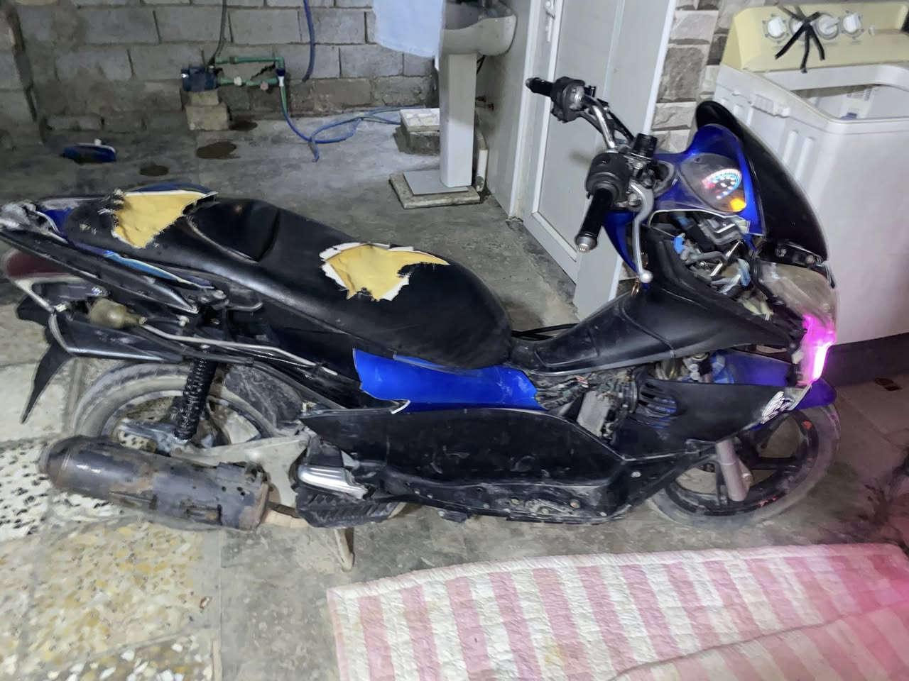 سلام عليكم
دراجه بي سي اكس جيل الاول لون ازرق للبيع 
الدراجه كايمه وبيها ضربه منجوه لاحمها ب ماده و السكان بي عواج قليل اثر دعمه الباقي كله شغال كهربائيات أشاير هورن الدراجه نكره سلف 
بيها فقط منفيس
قيم بل يرضي بي الله 
مكاني بغداد الشعله 
واتساب ***********
