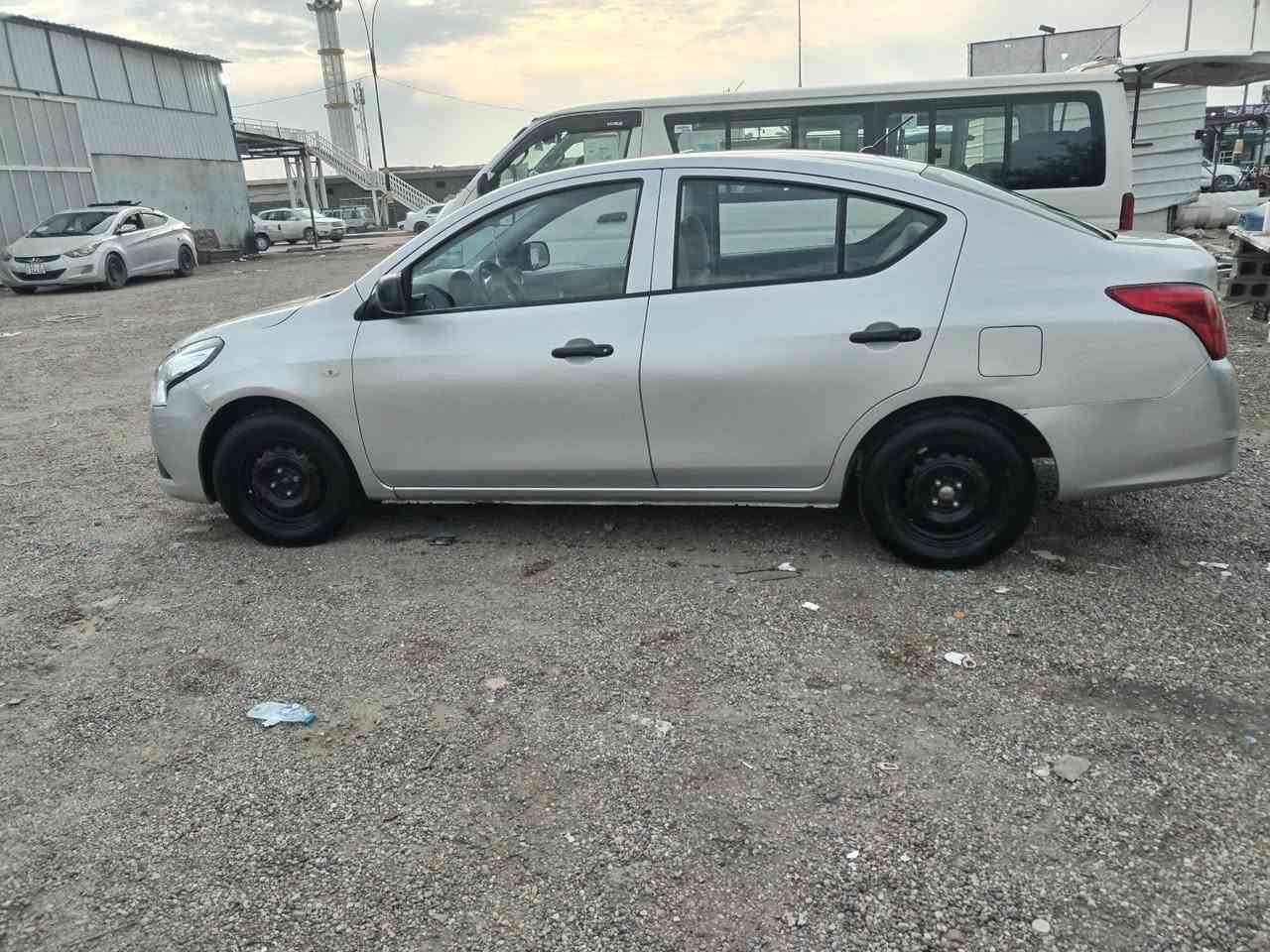 سلام عليكم صاحب الكروب ادمن  للبيع  سياره صني هندي بليته زركه رقم اربيك دولي بسمي لون سلفر موديل 2019 مداور ثاني يوم تبريد ثلج حداديه فول سياره بيها جاملق امامي صبق اثر شخوط بندود دواخل  ومعجون سونار وباقي كفاله سبانه مامدوده عليها مكاني سريع الغزاليه  سعر  97 وبيها مجال حك جيه ***********
