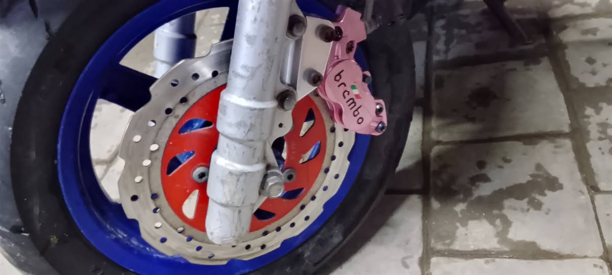 السلام عليكم 
سكنس جبلي كوري للبيع 
دراجه خير من الله نضيفه مو نفقوصاتهة بسيطه كلش 
مكينتها مفتوحه و شغل مضبوط 100بل100
سرعه 140 بيها تزويد اصلي  قبق عنبار فج بريمبو
وياله و هاوزن زرك ستيرن كرزي دراجه نكره سلف سعر 750 و بيها مجاا حك الجيه مكاني بغداد مشتل ***********
