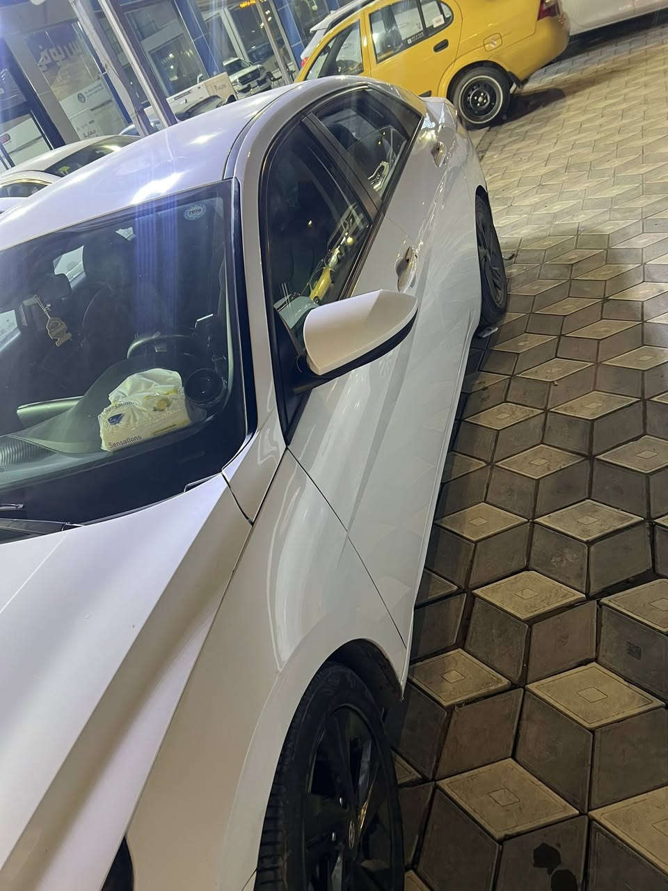 السلام عليكم ورحمة الله النترا 2021 وارد أمريكي رقم أربيل جاهزه وجديده خير من الله 
موصفات فول عدا الفتحه 
بصمه تحكم حساسات رادار مثبت سرعه كاميرا خلفي لايت زنون 
بيها قطعتين باميركا وقطعتين بالعراق يعني اربع قطع جاملغ خلفي وقبق الجنطه بس الفوك بنيد مبدل وباب السايق فقط رش والصور واضحه ماشيه 272 
 للاتصال ***********
