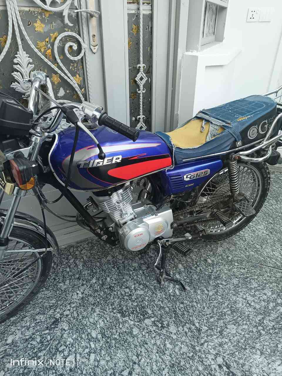 دراجة تاكير 2021 اطولية السعر 400المكان كربلاء الي يرغب الاتصال على الرقم ***********
