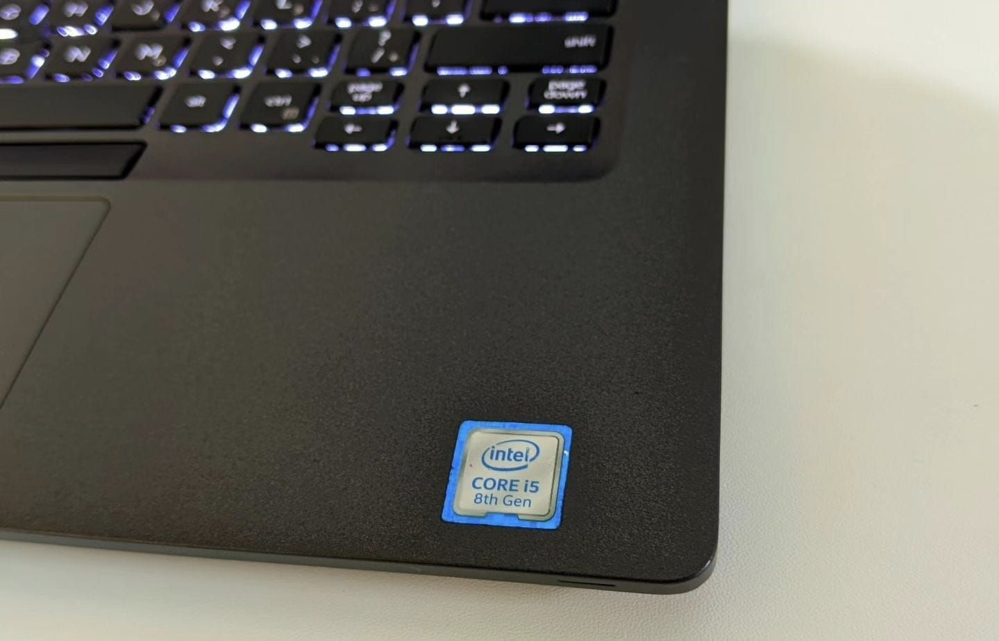 لابتوب Dell سوبر سلم الجيل الثامن سوبر سلم  للبيع
المعالج core i5 الجيل الثامن
رام 8 كيكا DDR4
هارد 256 كيكا SSD
كرت الشاشه Intel UHD حجم 4 كيكا
الشاشه حجم 14 انج ضد التوهج  دقة FHD
باتري ليثيوم 6 خلايا  شحن سريع 65 واط والباطرية ممتازة
كامره دقة hd تحتوي قفل فتح وغلق الكامره
 منفذ تايب سي و رام  وhdmi وسيم كرت وباقي المنافذ   الحاسبه كلش نضيفه وحلوه
السعر 300


**إذا كنت صاحب هذا الإعلان وتريد حذفه لأي سبب، رجاءا أرسل رسالة إلى الدعم الفني**