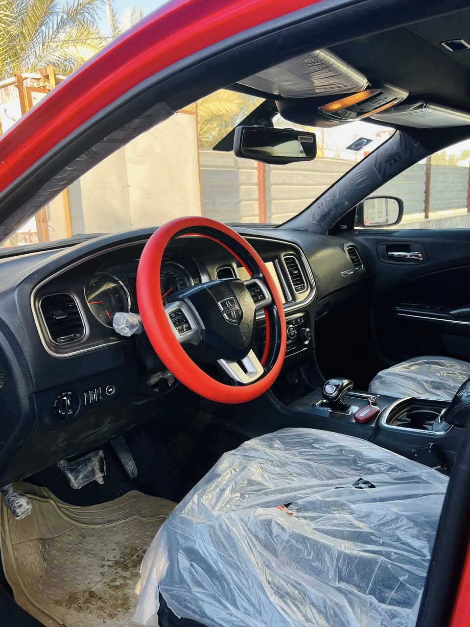 السلام عليكم 
جارجر ٢٠١٤ اصل كفاله حاليا بيه بيبان اثنين تبديل ابلاد 
تصوير الضربه موجود عندي باب العبري بس بس داخل دوسه مواصفات SXT فتحه كير مكينه مكفولات 
السعر ١٦٨ وبيه مجال بسيط / عليه غرامه ٩ $ أوراق تنزل من السعر 
الاستفسار / ***********
