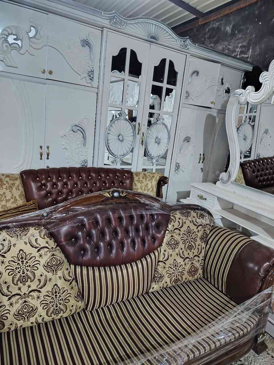 لبيع وشراء الأثاث المستعمل والجديد ومراوس كاطون مدخل الرازي شارع السايدين بدايه المدخل قرب المجسر نشتري كافت الأثاث المنزلي ولمكتبي وغرف نوم تركي صاج عراقي للاستفسار هاتف وتس اب ***********
