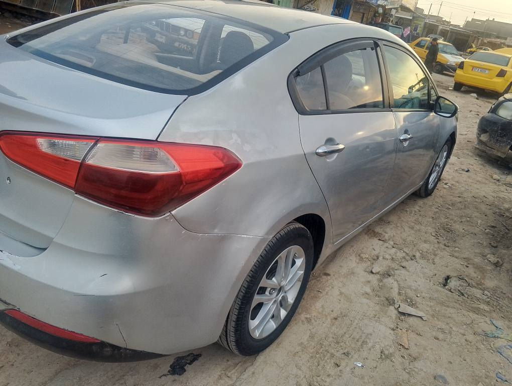 سيراتو موديل 16 سياره جاهزه كير مكينه حداديه تخم تاير كلها شرط بيهه تكمه الأمامية وبيهه رشات صبغ  ضربه عابره ابد ما بيهه مكان سياره سماوه رميثه السعر 95 الاستفسار ***********
