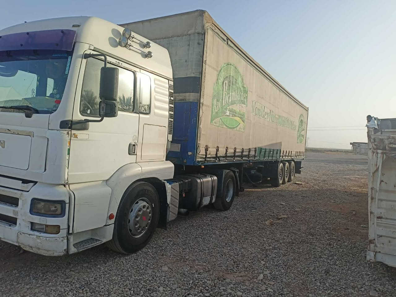 السلام عليكم مان 2001 
جادر كبس راس وعربانه
دبل تنكي كان وحد 450لتر واحد700لتر
سنويه بسمي 2027
***********
