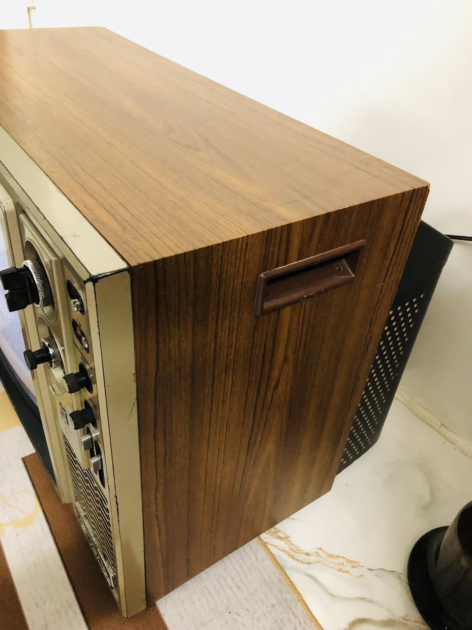 السلام عليكم
تلفزيون .نشونال ياباني 
حجم .21
جهاز بلادي غير داخل تصليح 
مع اريل ابو الريمونت جديد بالكارتون 
السعر ١٢٥
***********
يوجد توصيل
