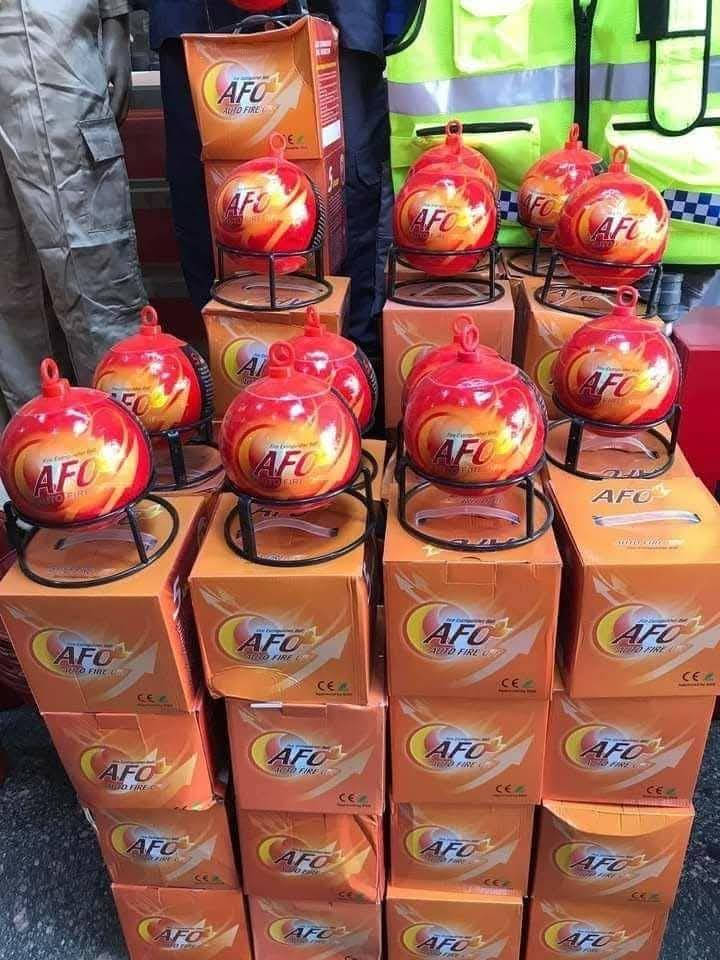 #سلامتك اولا
بكل الاحجام طفايات حريق 
متوفر مطافي بكل الاحجام 

***********
