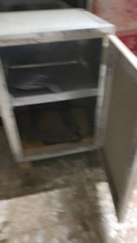 ميز ألمنيوم • طاولة