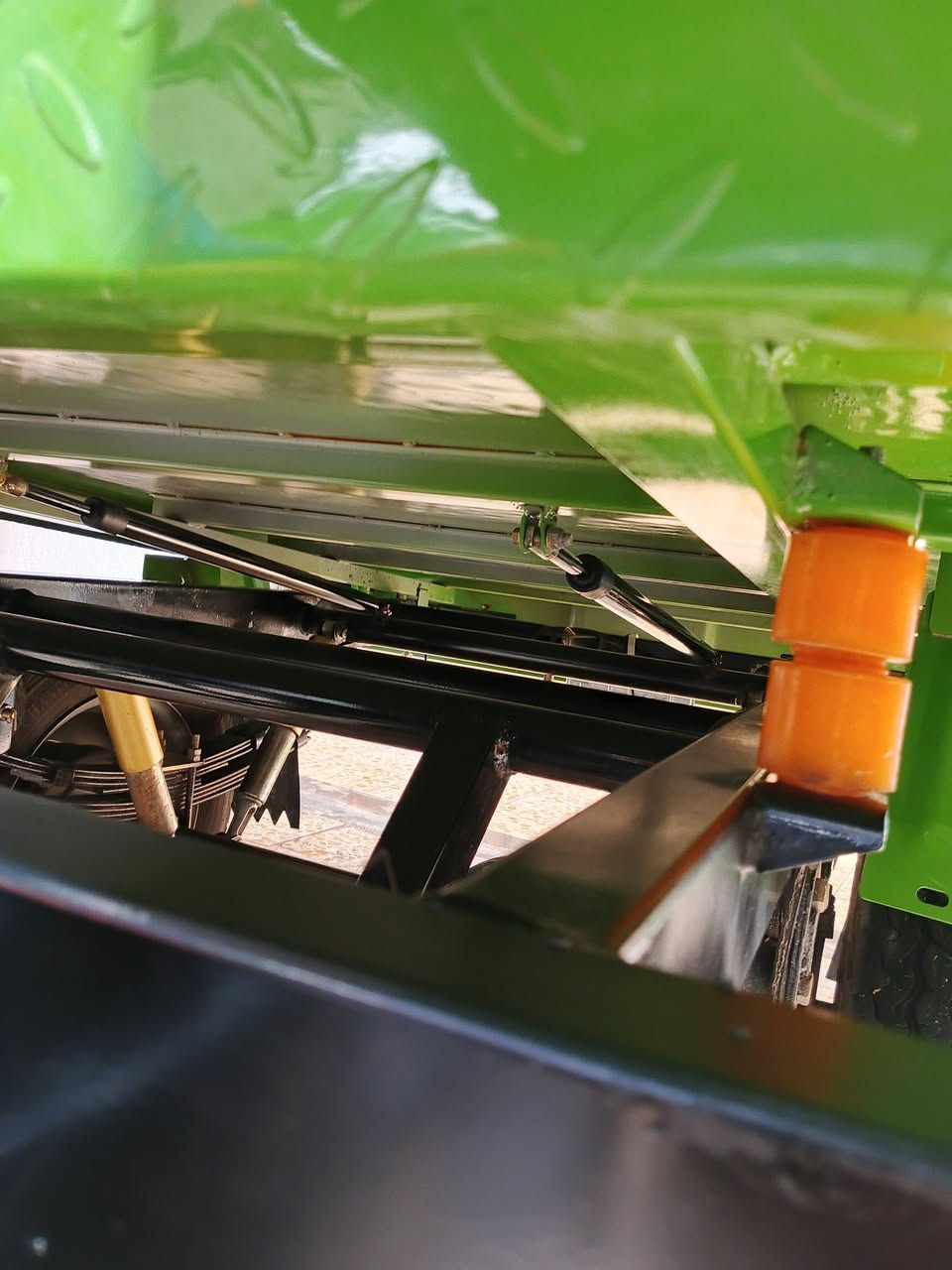 سلام عليكم
ستوته كربلائيه لون اخضر رقم وسنويه طالعه من الوكيل 2026 نظيفه كلش سنويه باسمي نظيفه كلش عنوان البصره حي الاصدقاء موجود شريحه وواتساب*********** السعر 3و400 قفل تحويل ثاني يوم باسمك وكيلها الاخوين
