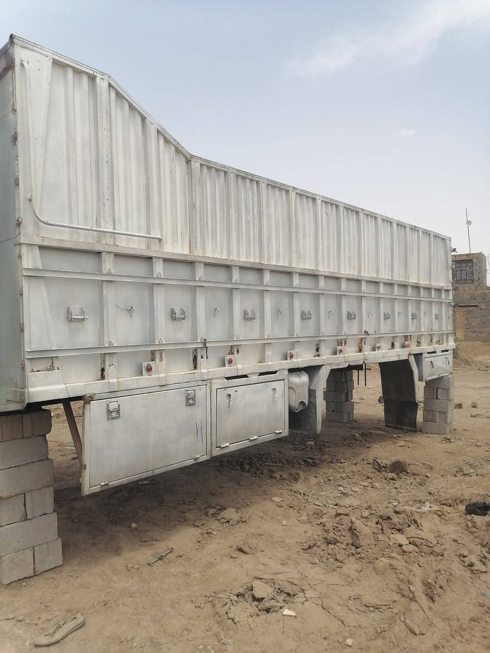 سلامو عليكم للبيع بدي طول ٧٥٠ مكاني ديوانيه رقم ***********
