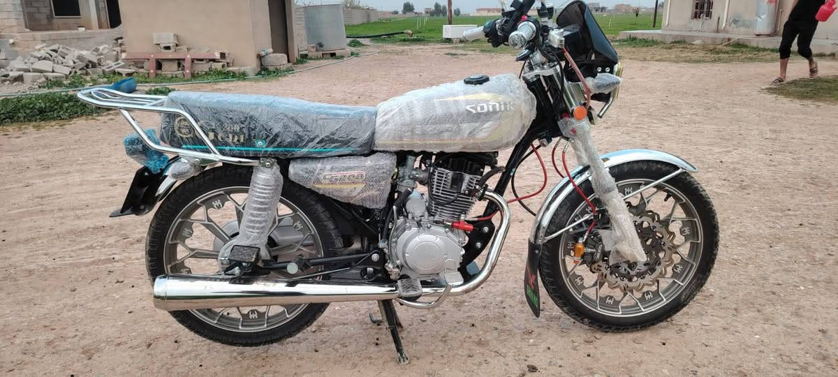 السلام عليكم 
موطور سولنك 
عمبار كلج دهن 
لون نفطي 
دبل دسك 
محرك 200
وزن ثقيل ابو الختم 
شرط من الجاملغ للجاملغ 
اصبانه ما لاخته 
جديد بعده ماشي 141 كيلو 
منفيس وريمونت 2 سويجات 3 
تايرات شركه شخط ما مشخوط 
السعر اتصل (***********)
خاص ما متواجد
