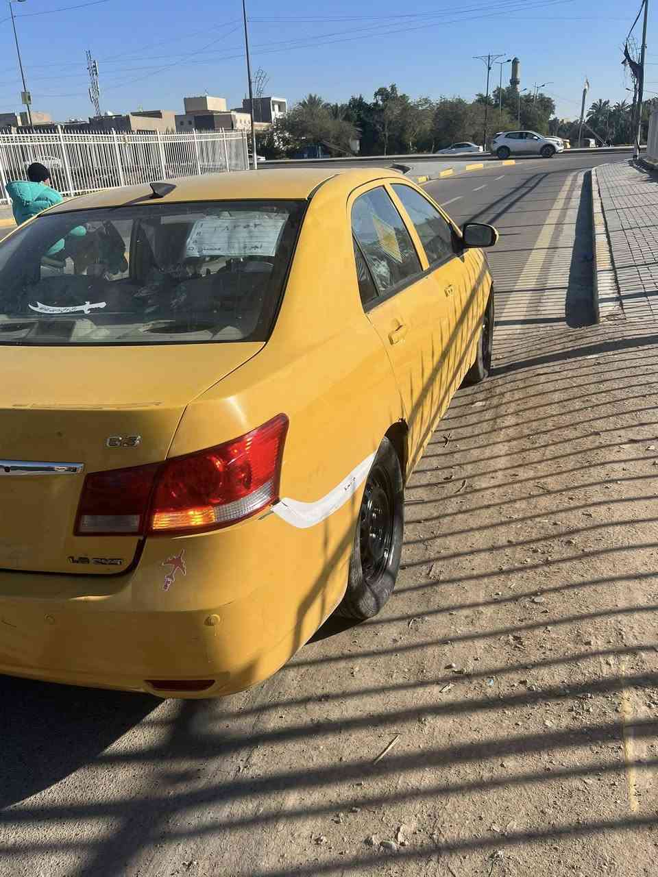 السلام عليكم
بي وايدي 
موديل 13
السيارة نصبته حلوة 
كير ومكينه كفاله 
حداديه إماميه خلفيه جديد
فيت بم جديد كهربائياته كله شغاله 
 تخم تاير جديد 
 رقم السيارة ميسان 
بكان السيارة بغداد 
السعر 42 وبيه مجال لطيبين 
*********** بي واتساب الرقم
