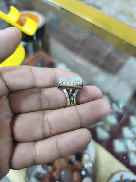 السلام عليكم كل محبس وسعره 
العنوان العماره حي المعلمين القديم شارع المصلحه 
***********
