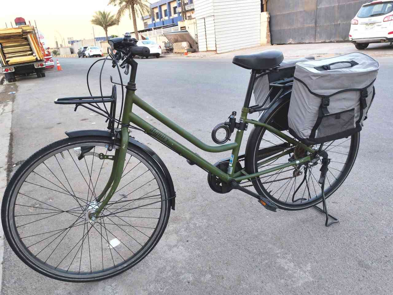 السلام عليكم كابتن علق تم ويوصلك سعر قطعه ترحال🚴🏻🚴🏻 من ماركه dignity باله اوربي ما مستعمله بل عراق ✨اي نقص مابيها دراجه كامله✨ مسافات طويله جداً مريحه   📍عنوانه كرادة مجمع مشن ***********
