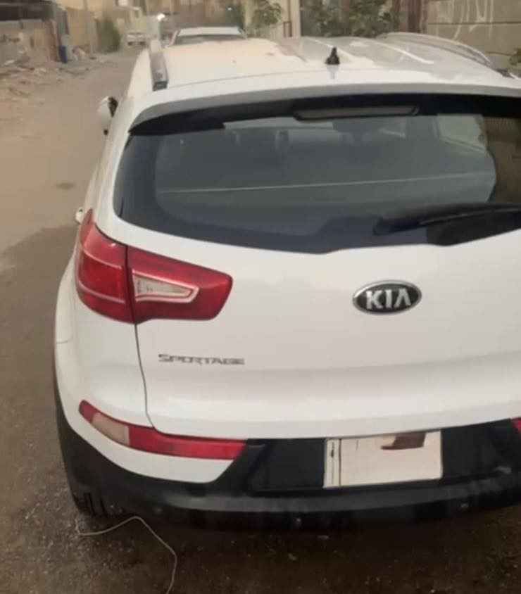 السلام عليكم 
 كيا سبورتج خليجي اصل 2014 بصرة
السياره مكفوله من كلشي  ناعمه بدون حادث بدون صبغ 
 سياره بيها بعض الشخطات البسيطة جدا. اذكرها من باب حلال وحرام 
 كما موضحه في الصور وتخم تايرات جدد سبير ما نازل 
محرك 4️⃣ سلندر 2.400 او 2000 ما اعرف حجم محركها صراحه

السياره ماشيه 120.000 
داخل لون رصاصي
فول مواصفات ما عده الفتحه تحويل مباشر
ورايدها بسعر 155 ورقه وبيها مجال
وات ساب  ***********
