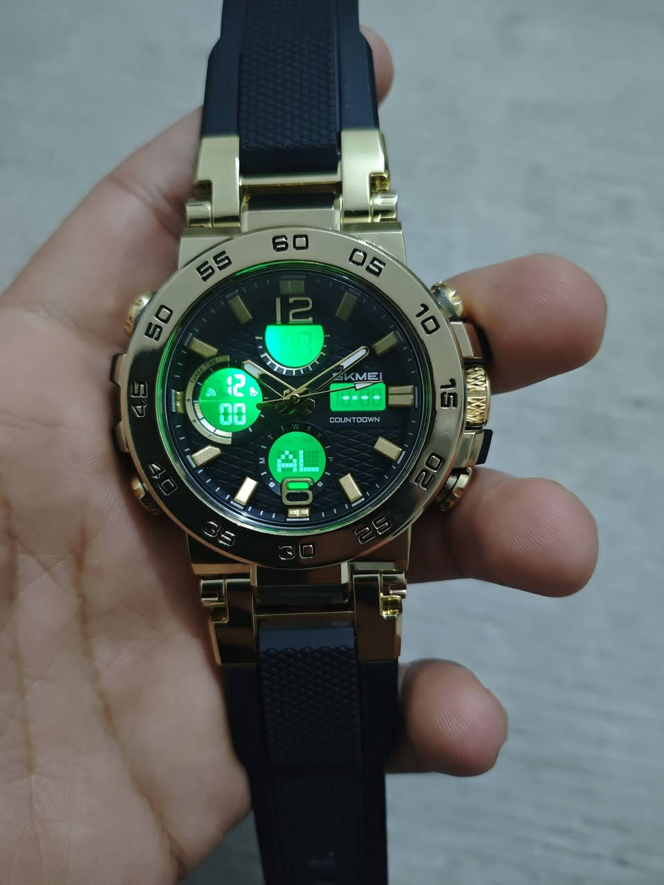 (مـــزاد يبدي من 15ألف) أقل رفعة 5 (لمدة ساعتين) 
ساعة من ماركة سكمي ماستر
سناتر شغالة دبل تايم 
ساعة مختمة سير ربل + تحتوي على منبه


**إذا كنت صاحب هذا الإعلان وتريد حذفه لأي سبب، رجاءا أرسل رسالة إلى الدعم الفني**