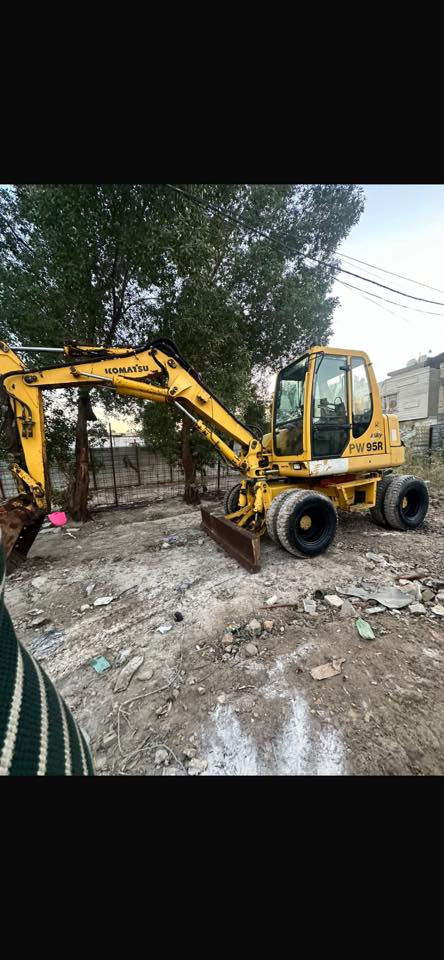 سلام عليكم للبيع حفاره كوماتسو مديل 2002 رقم سليمانيه محرك مضخه مامفتوح. مىسسه نقار كماشه تخم تاير جديد مكينه جاهزه للعمل الاتصال ‭***********
